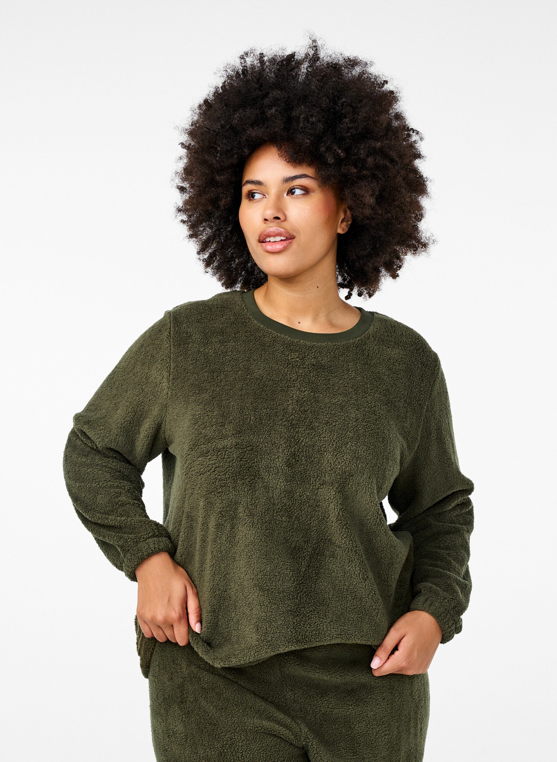 Løs teddy bluse med rund hals