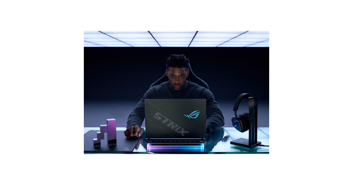 ASUSROG Strix SCAR 18 G835LX-SA012W 18
