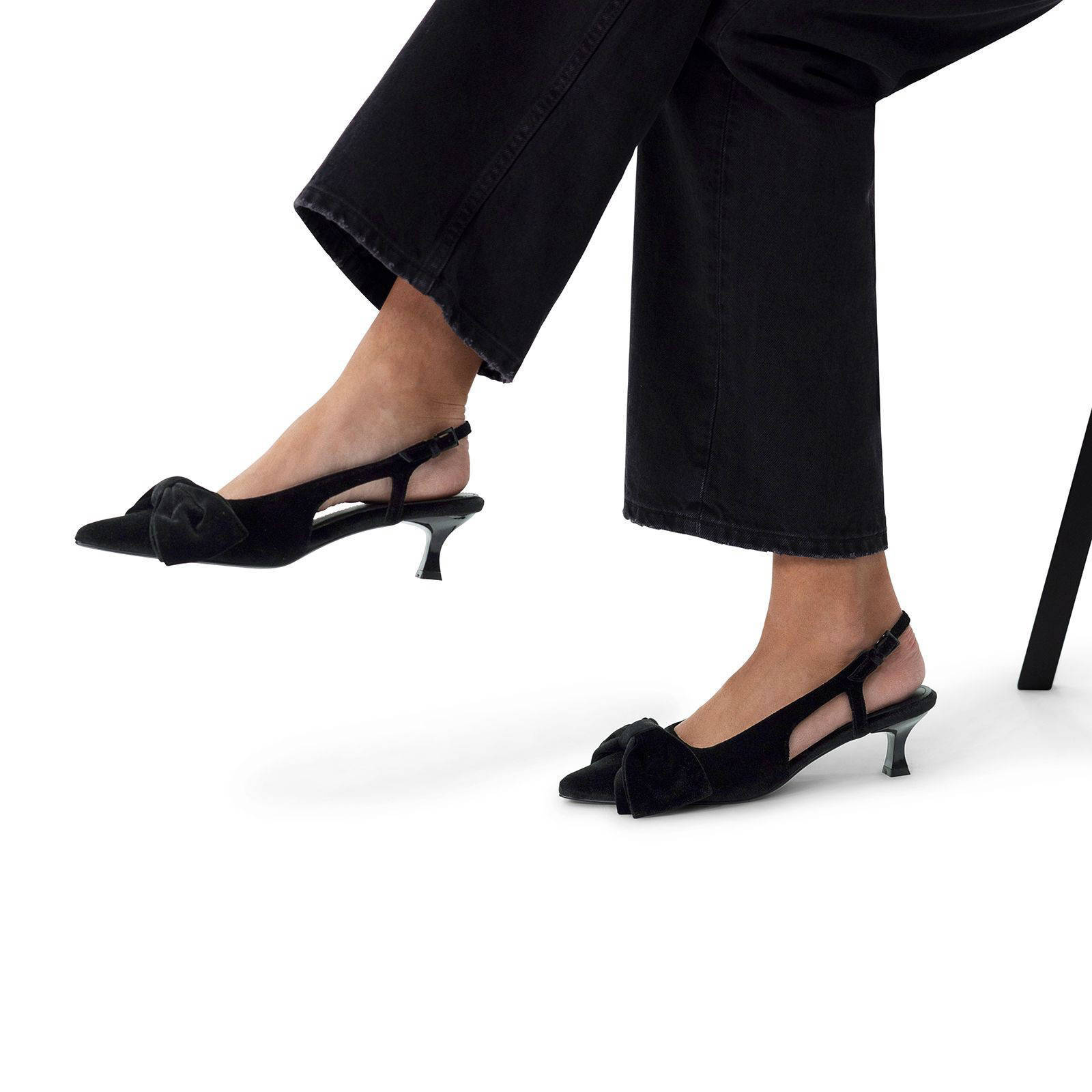 Manfield fluwelen slingback pumps zwart