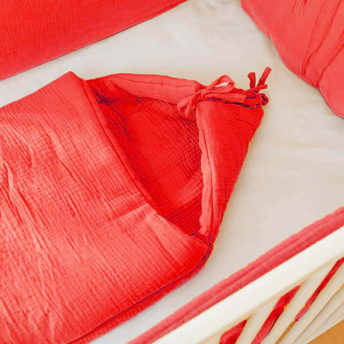 Papate Nid d'Ange en Coton Bio fraise - 75x75 cm