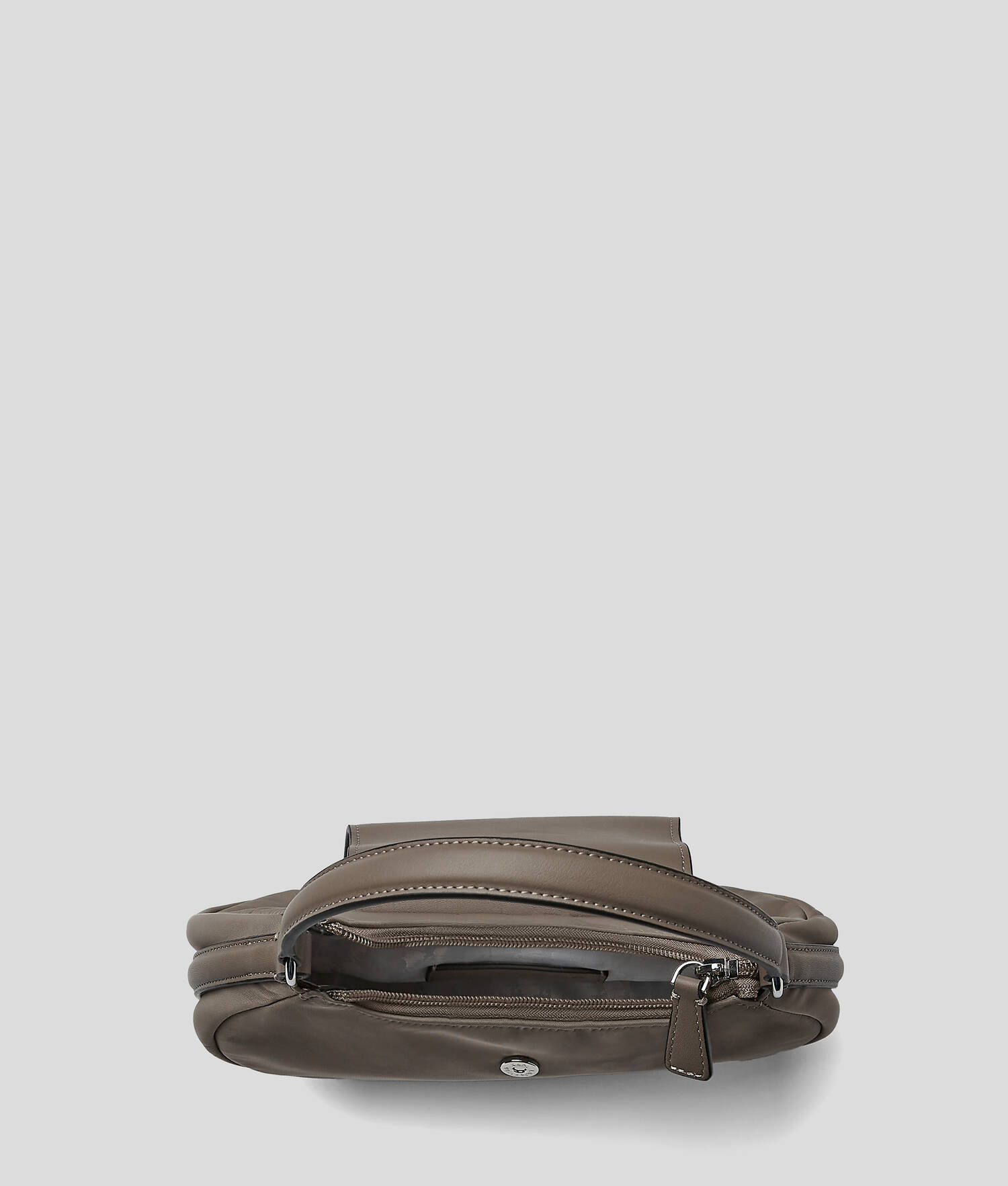 SAC BANDOULIÈRE AVEC DÉTAIL EN MÉTAL RUE ST-GUILLAUME