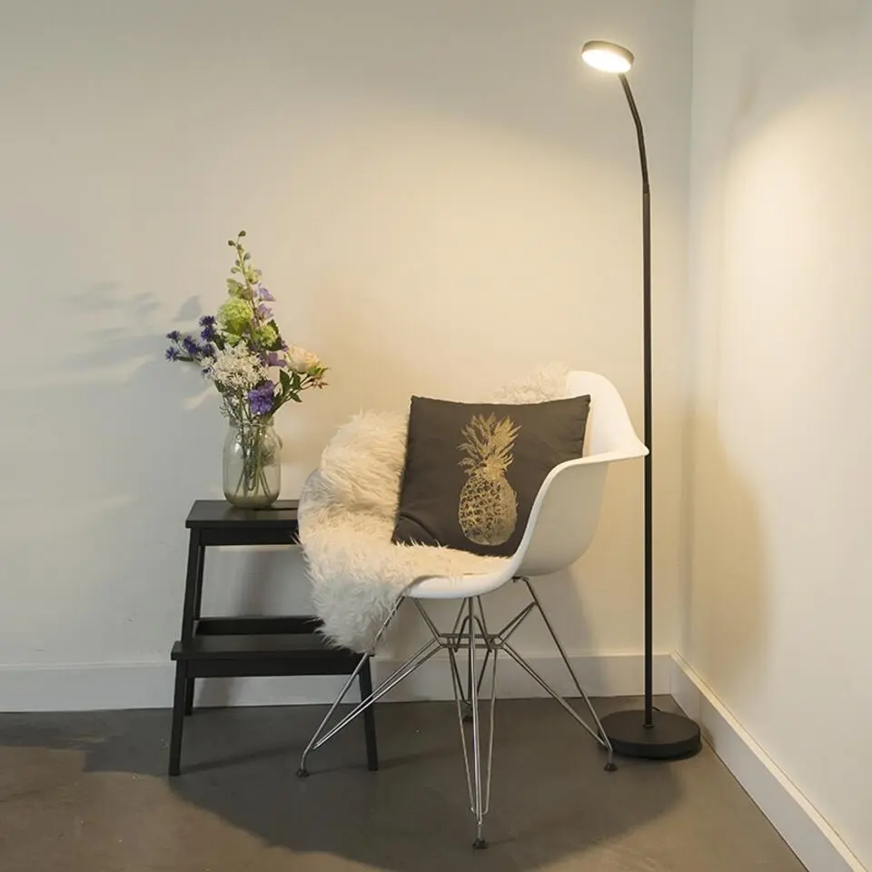Qazqa vloerlampen trax zwart geïntegreerde led