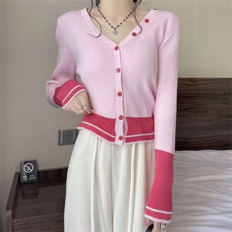 Robynn - V-hals tweekleurig vest met knoopjes