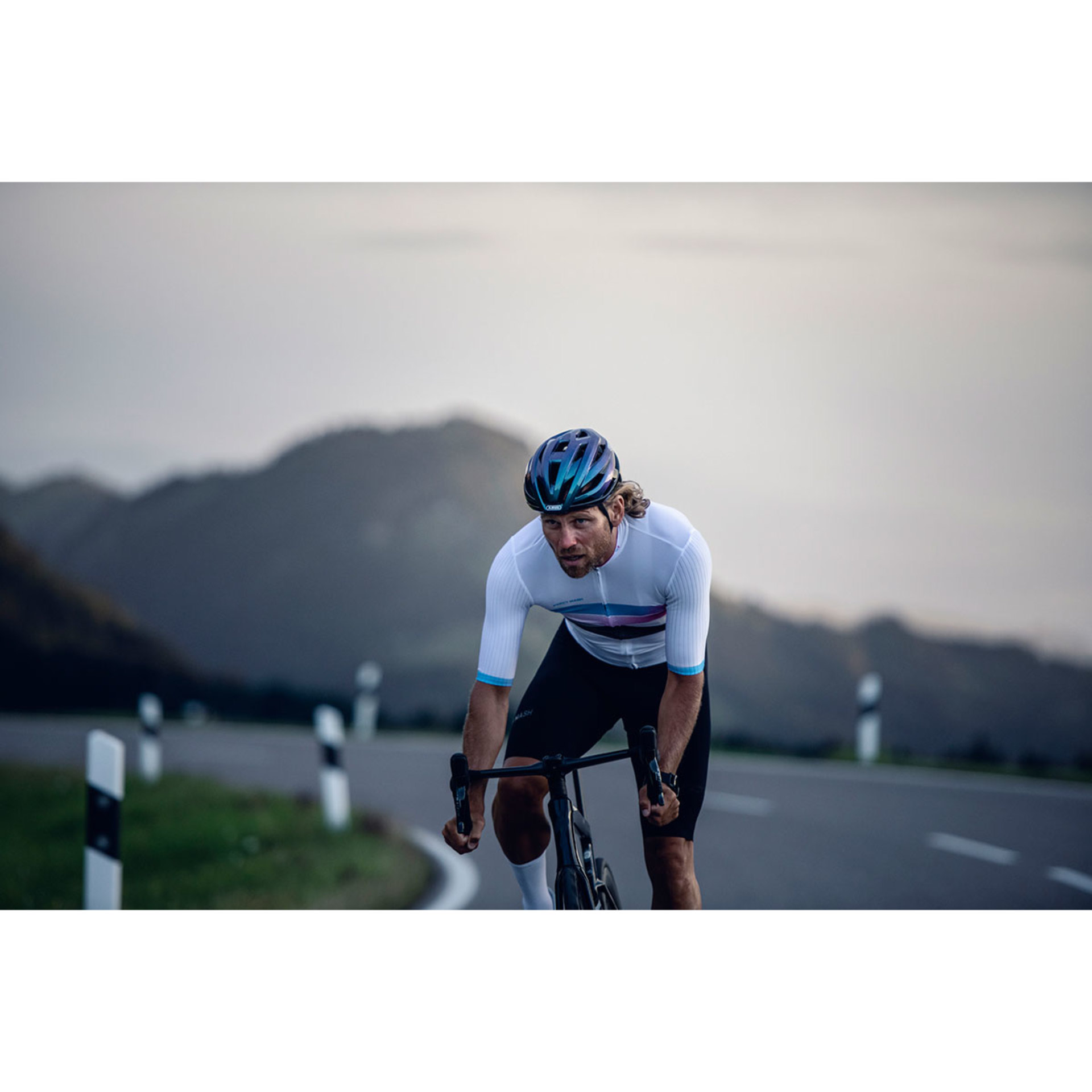 Abus StormChaser Race Fietshelm Flip Flop Paars