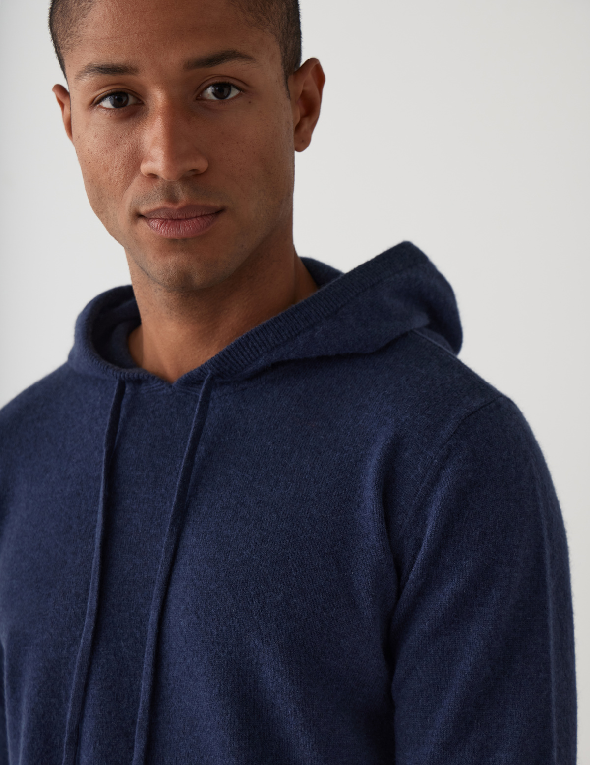 Pull à capuche en cachemire et laine unis bleu indigo
