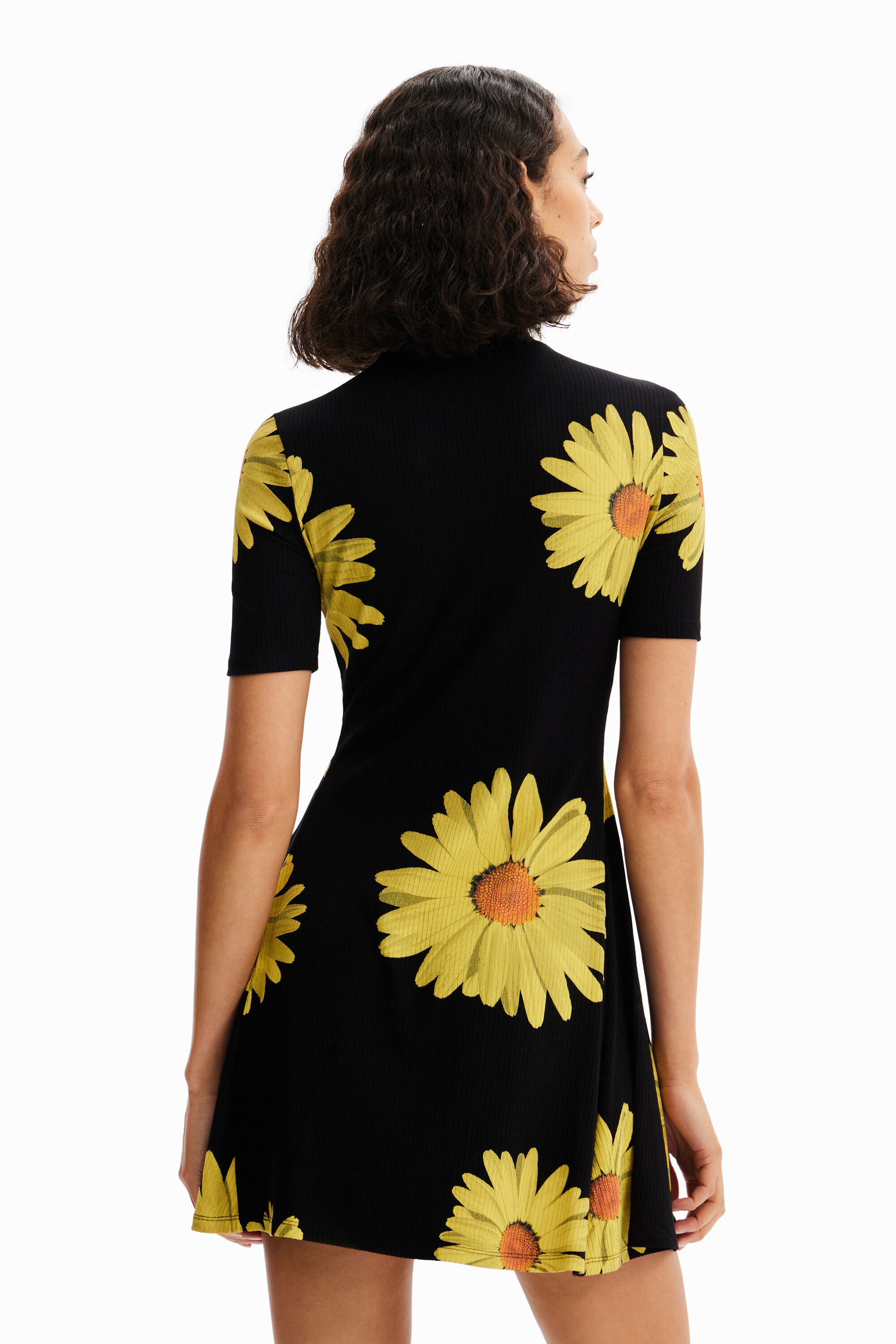 Robe courte marguerites M. Christian Lacroix