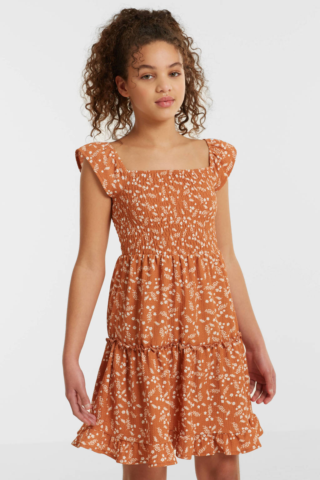 anytime crinkle jurk met all over print lichtbruin
