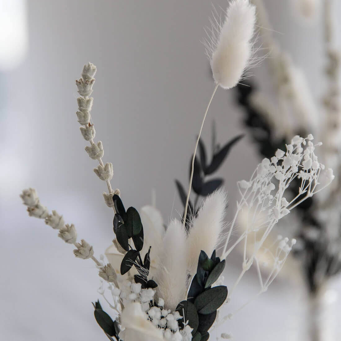 Gedroogd bloemenboeket, tafeldecoratie, donkere eucalyptus