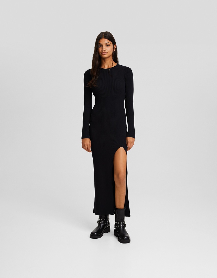 Vestido midi de manga comprida com fenda lateral