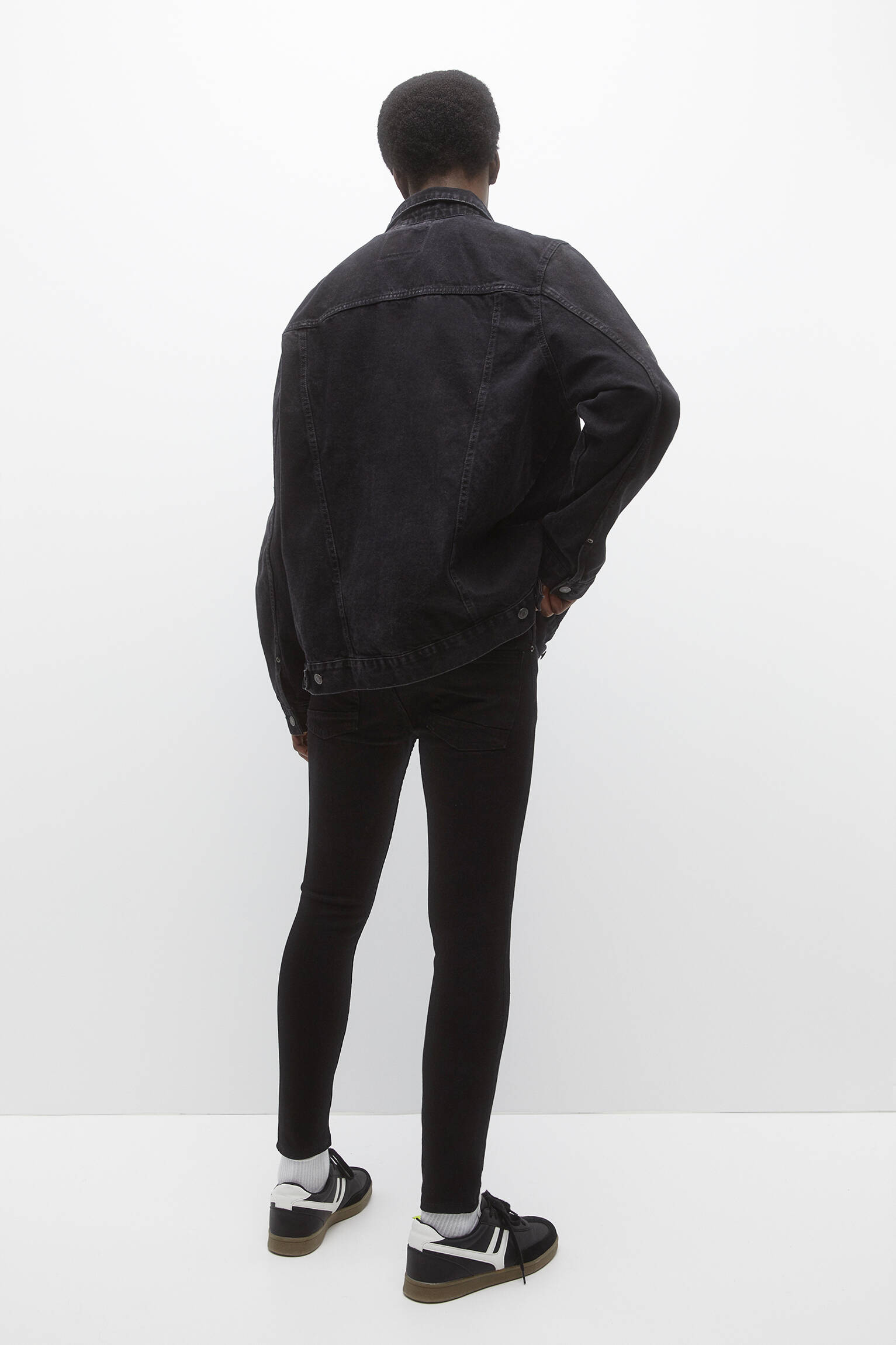 CALÇA JEANS SUPER SKINNY ELÁSTICA - PRETA
