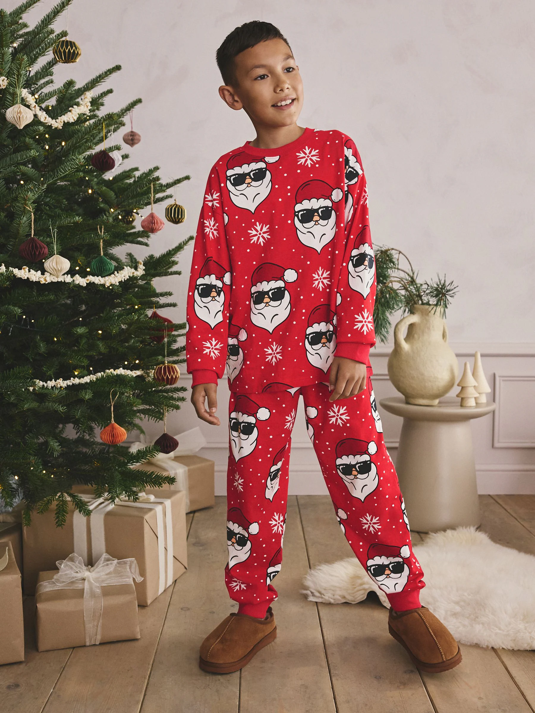 Rode kerstman - Kerstpyjama met enkele joggingbroek (3-16jr)