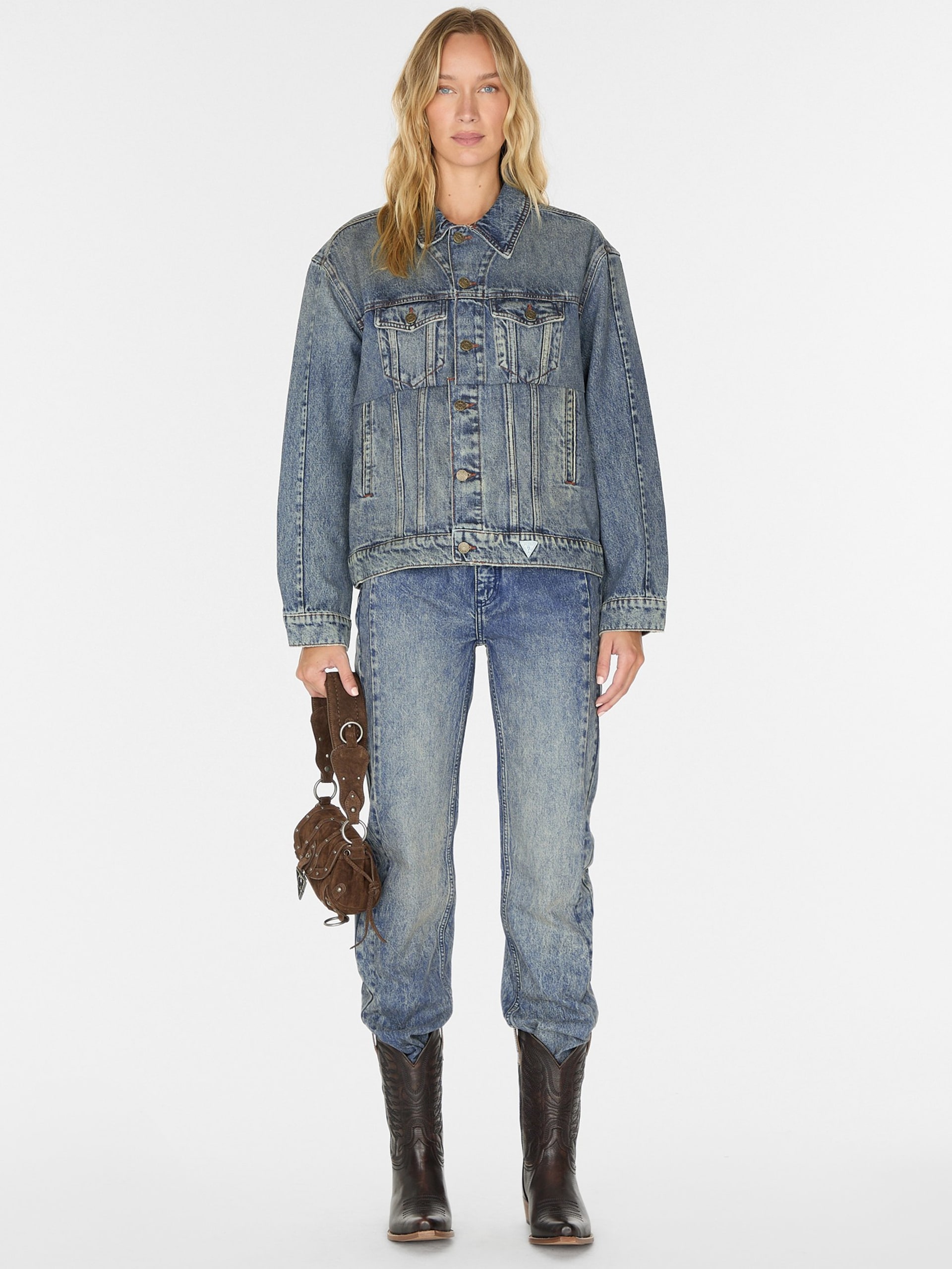 jaqueta jeans oversized com detalhes em patchwork