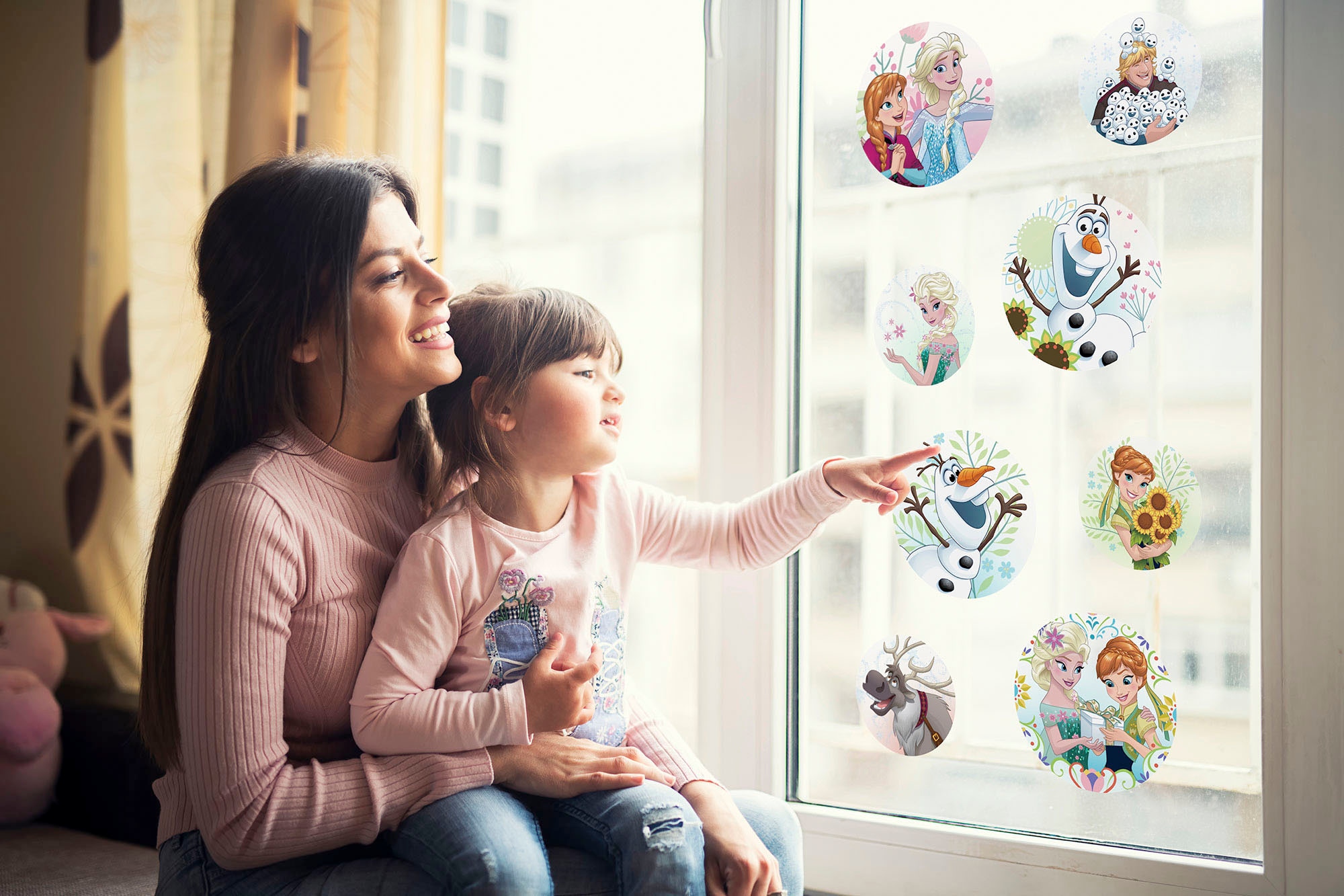 Komar Fensterdekoration »Frozen Springday« Fenstersticker mit Elsa, Anna und Olaf