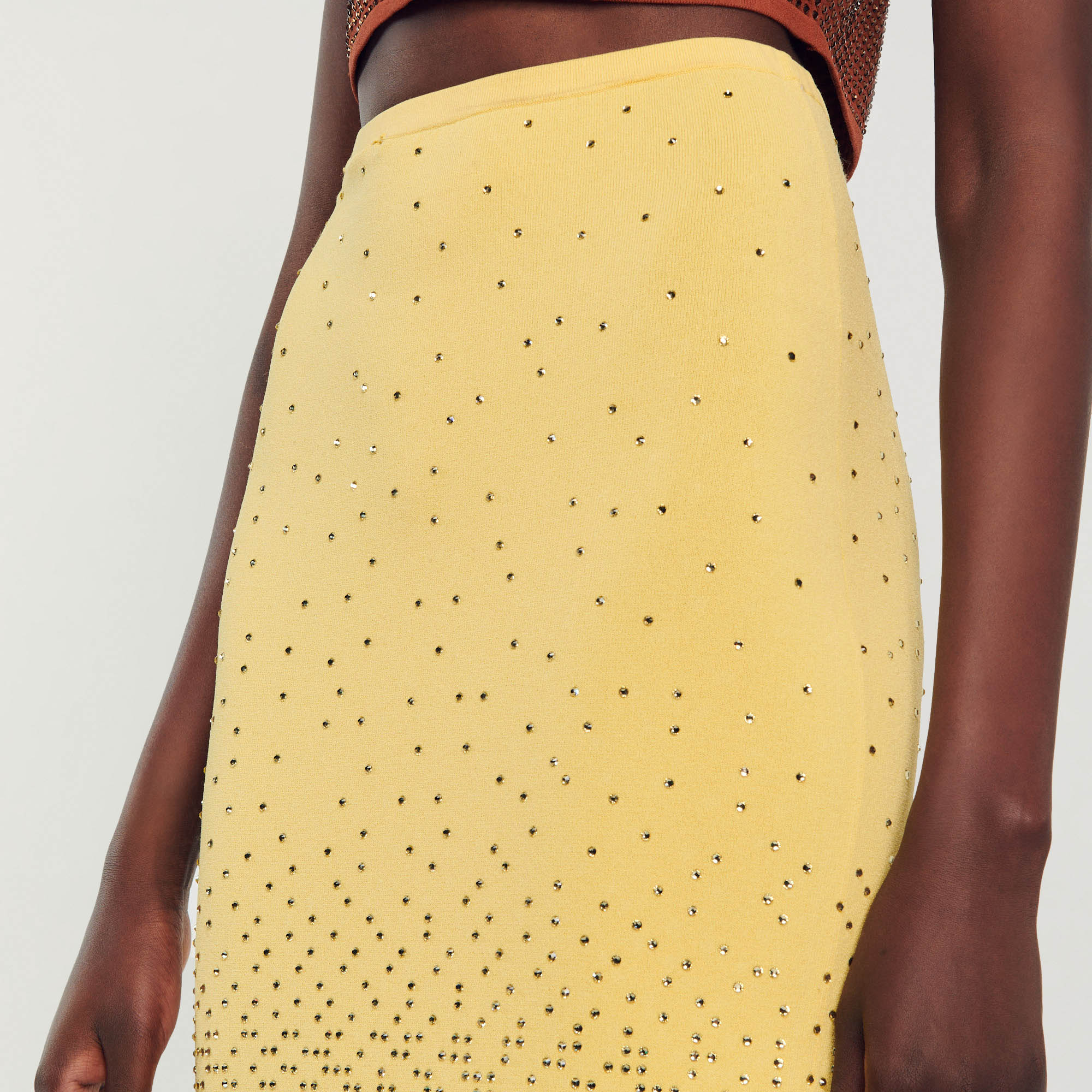 Jupe midi ornee de strass