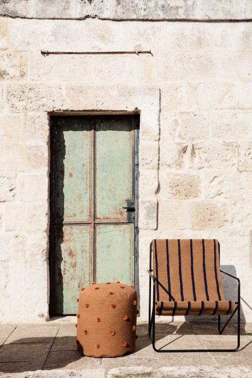 Ferm Living Desert fauteuil zwart onderstel Black/Soil