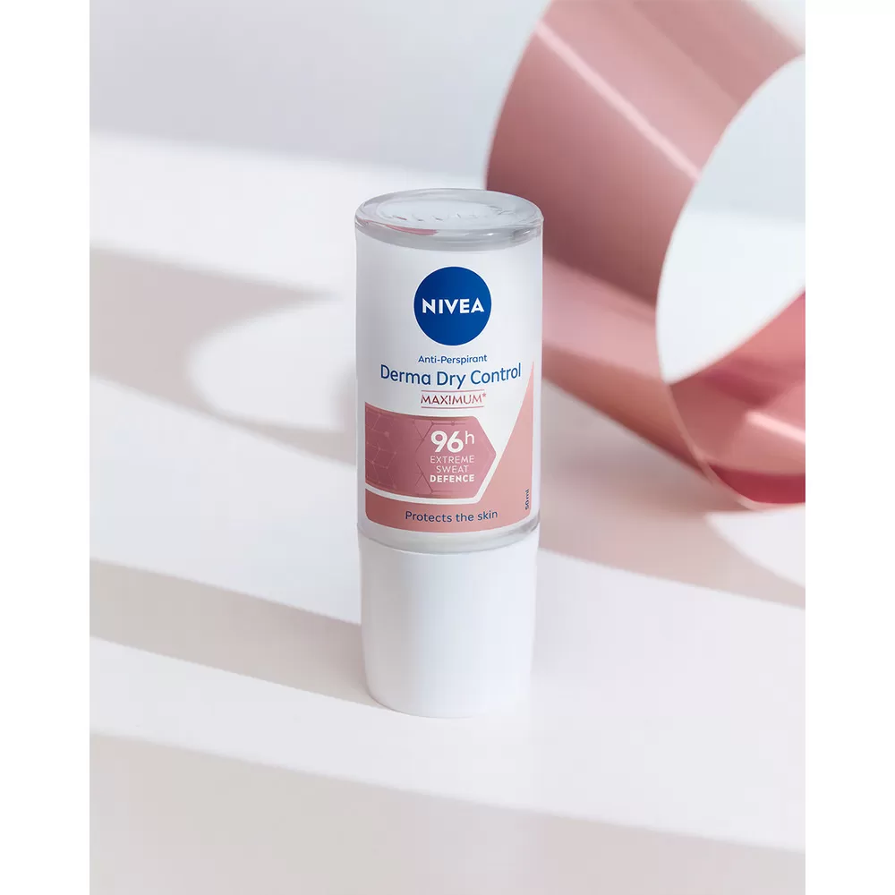 Nivea Derma Dry Control Maximum Deo Roll On - 50 ml.