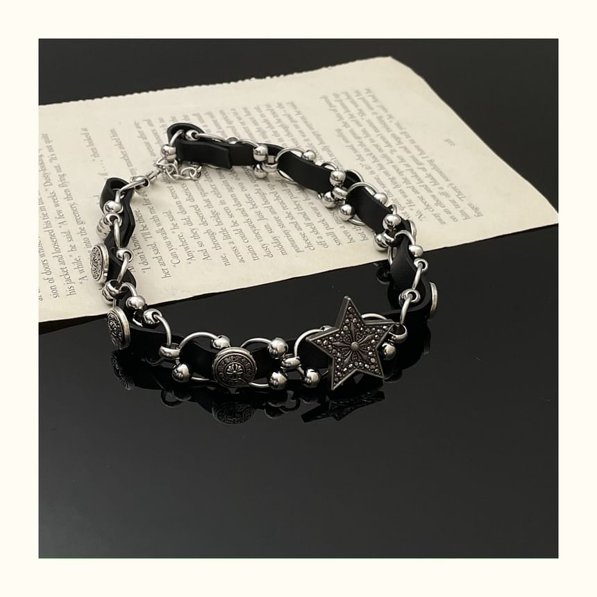 SUMMERBLACK - Choker van imitatieleer met sterren