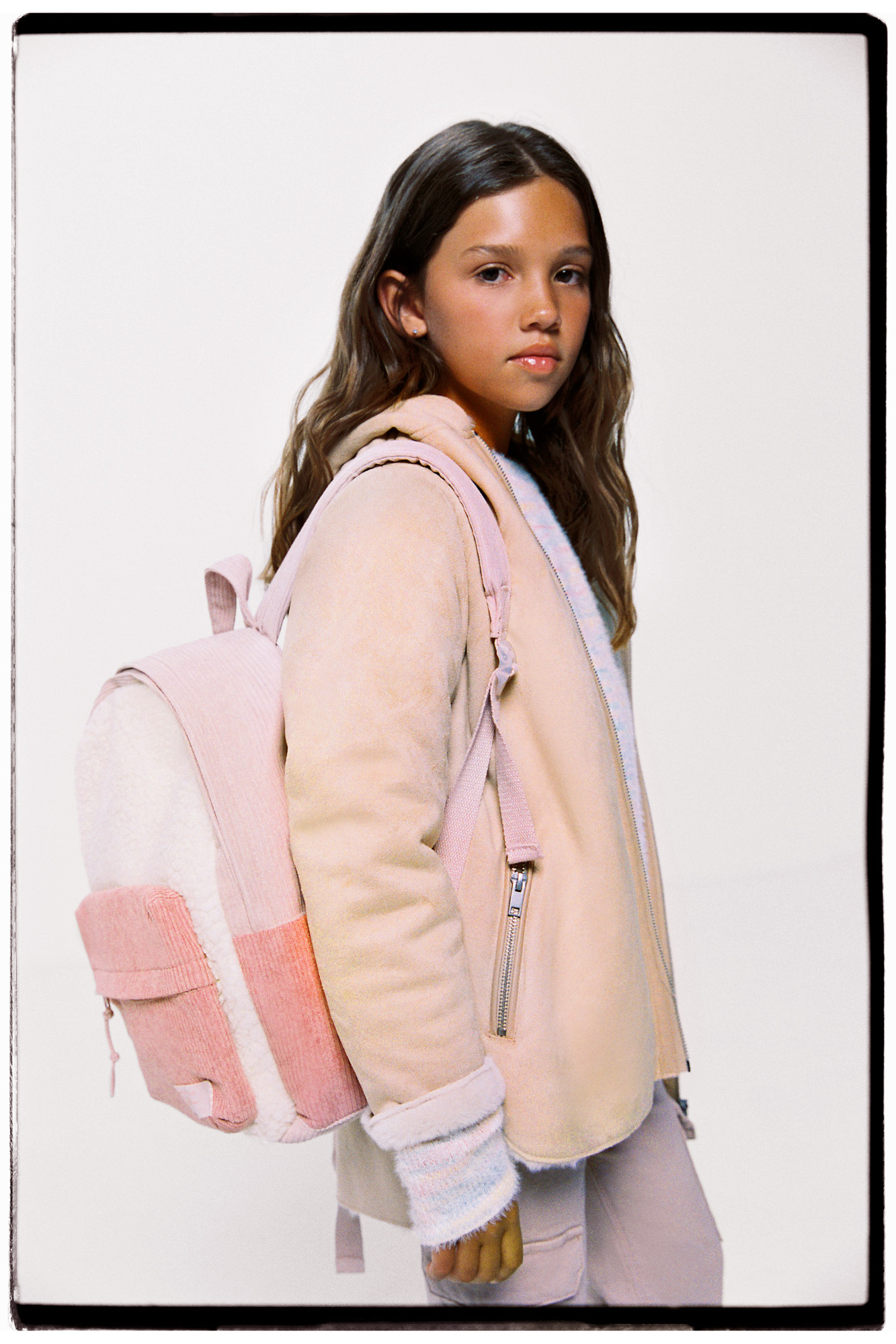 Mochila de pele de carneiro para menina