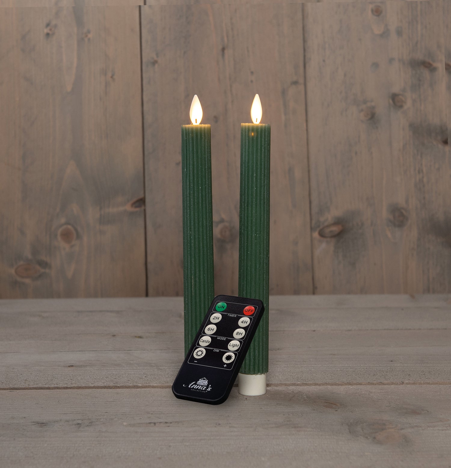 Anna's Collection LED dinerkaars Rib bewegende vlam met timer groen D 2,2 H 23 cm 2 stuks