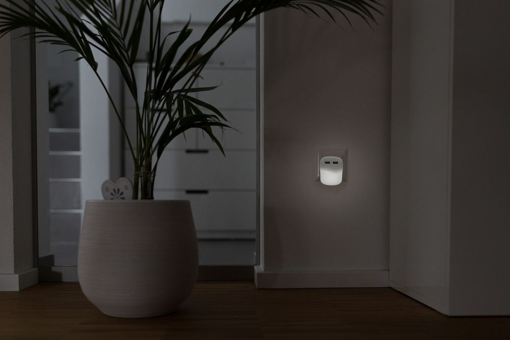 LED Nachtlicht Stecker Home Beleuchtung Orientierungslicht mit Dämmerungssensor / USB Output (1600-0407) - Warmweiss