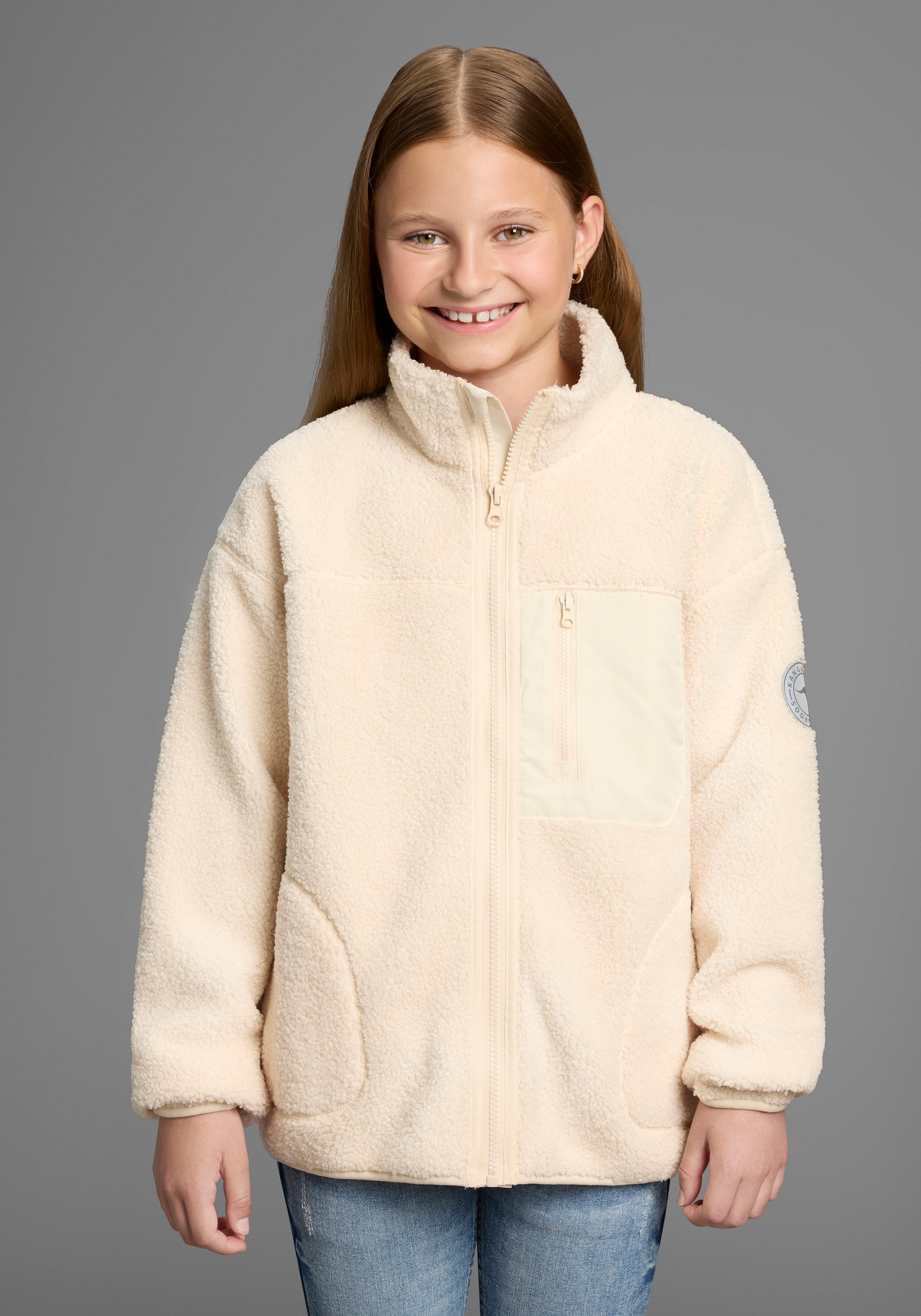KangaROOS Sweatjacke »Kuschel-Jacke mit reflektierendem Badge«, Weicher Teddyplüsch