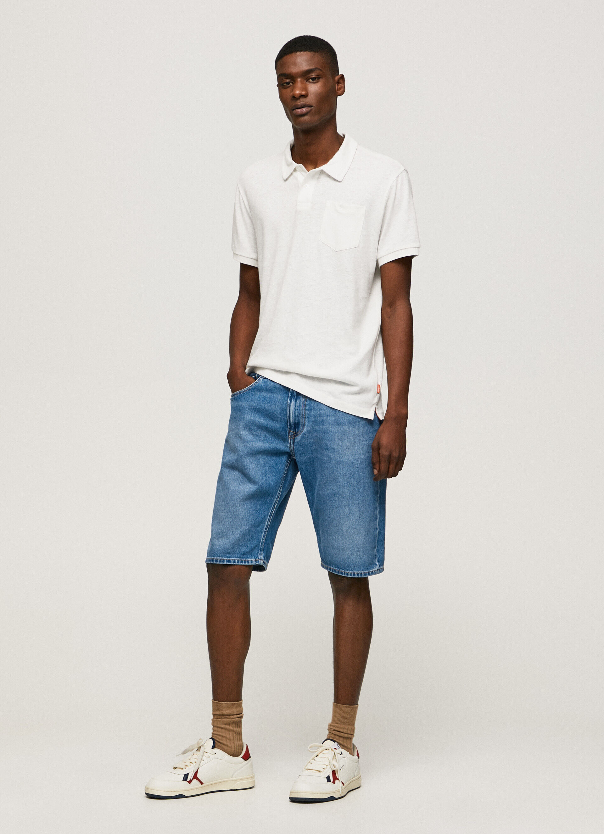 Camisa polo de linho de corte regular - branco-sujo
