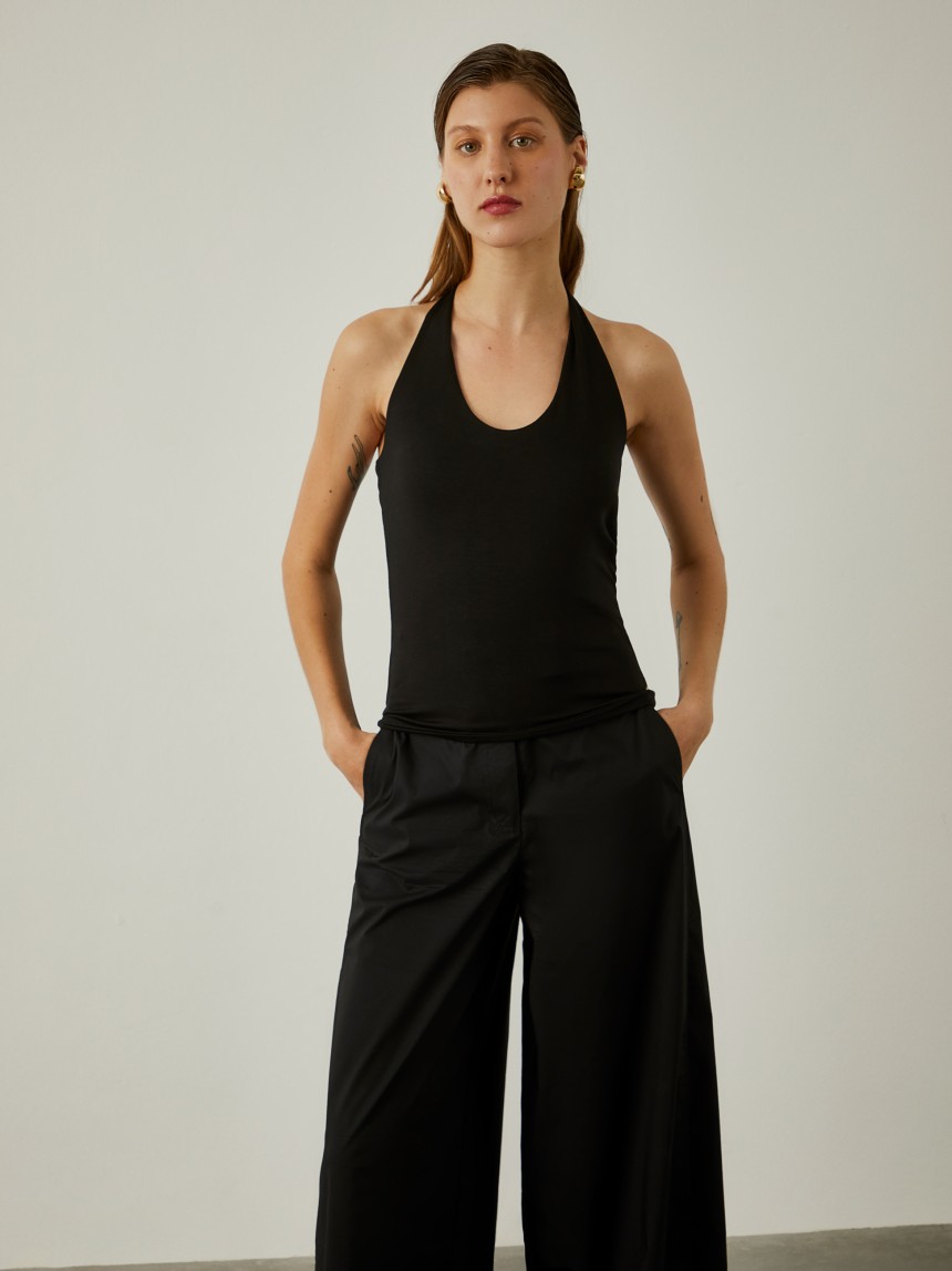 Top halter de malha com costas abertas