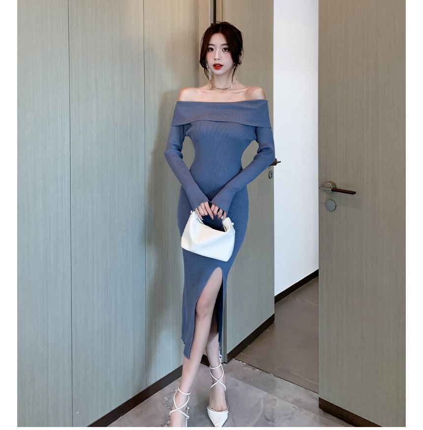 Yilda - Lange mouw off-shoulder effen gebreide midi-jurk met zijsplit