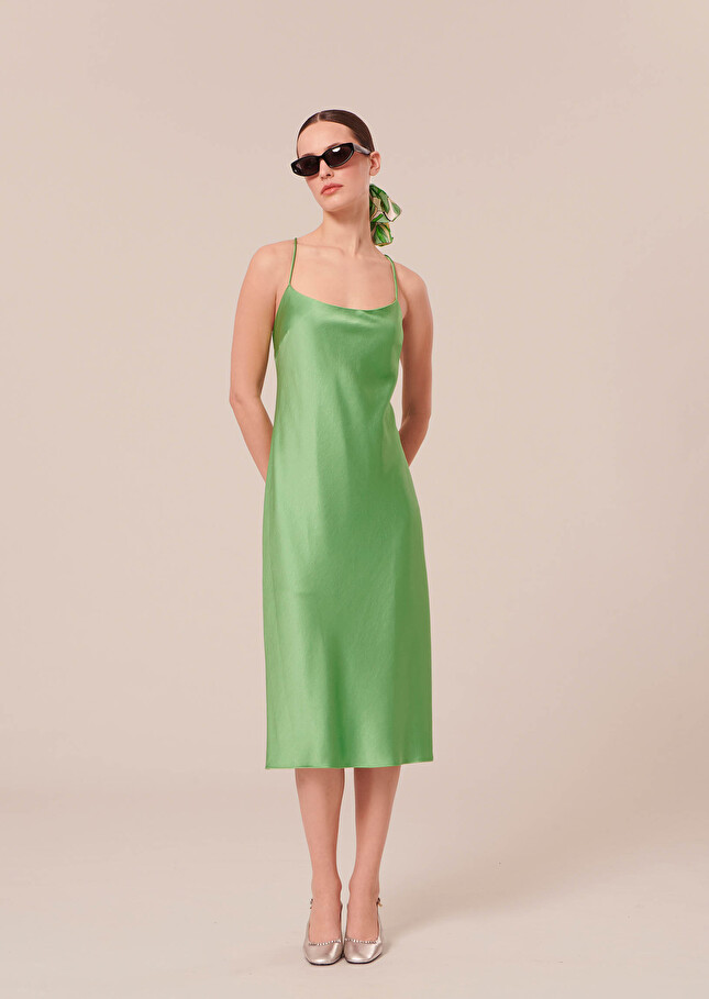 Robe Reaneverte en satin fluide