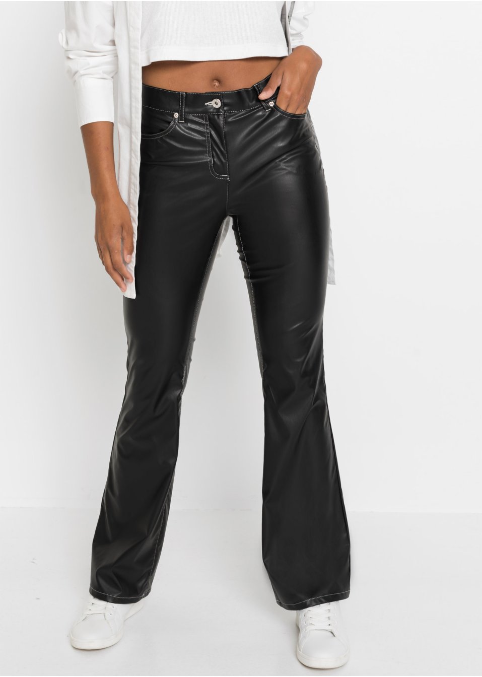 Pantalon évasé avec coutures contrastantes