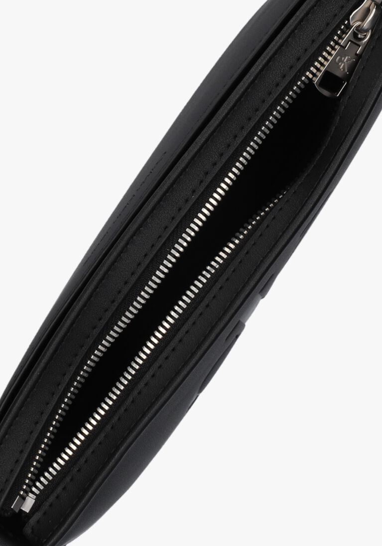 CALVIN KLEIN zwarte calvin klein schoudertas sculpted shoulder pouch25