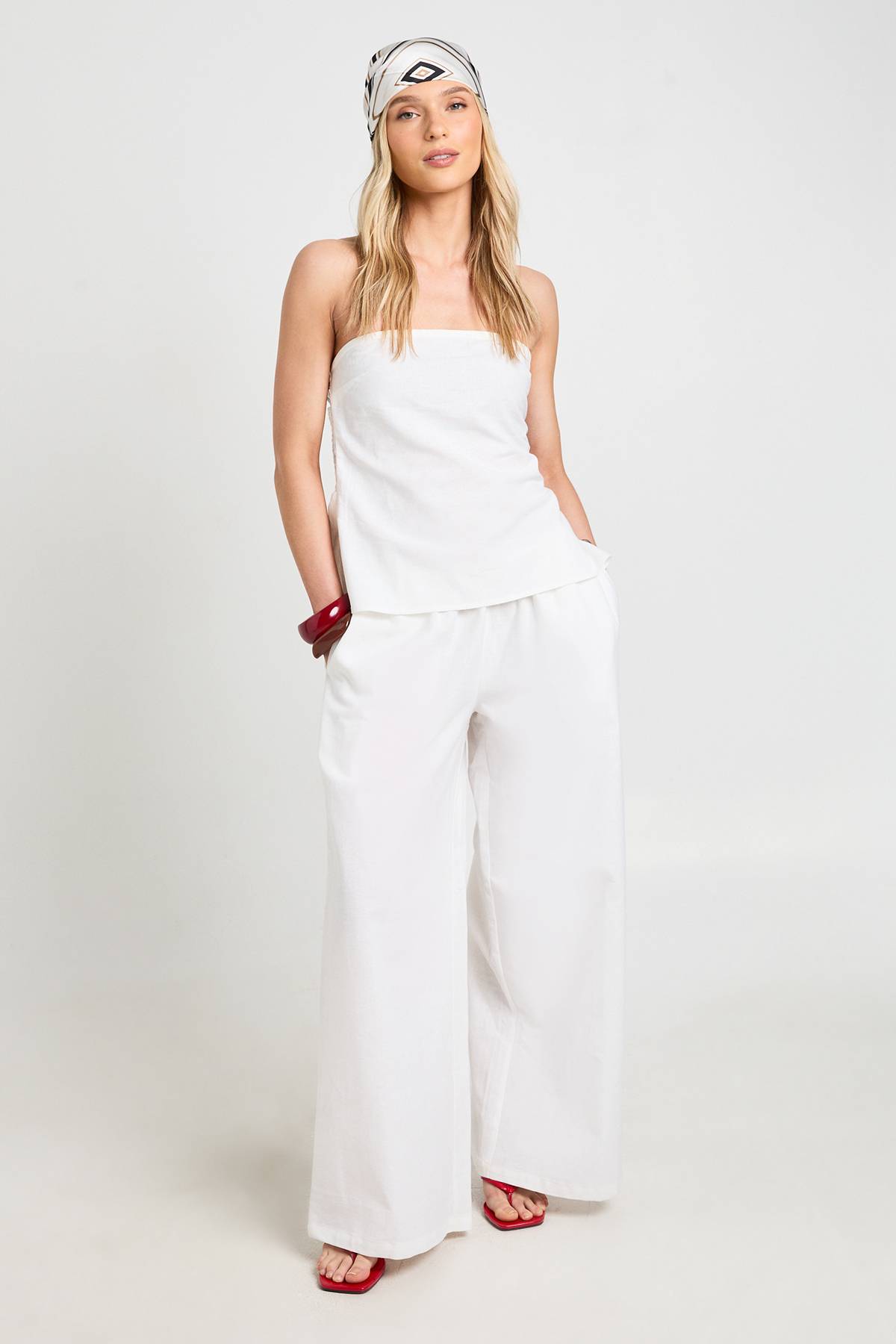 boohoo Ensemble Petite Coordonné Bandeau Et Pantalon Large À Effet Lin