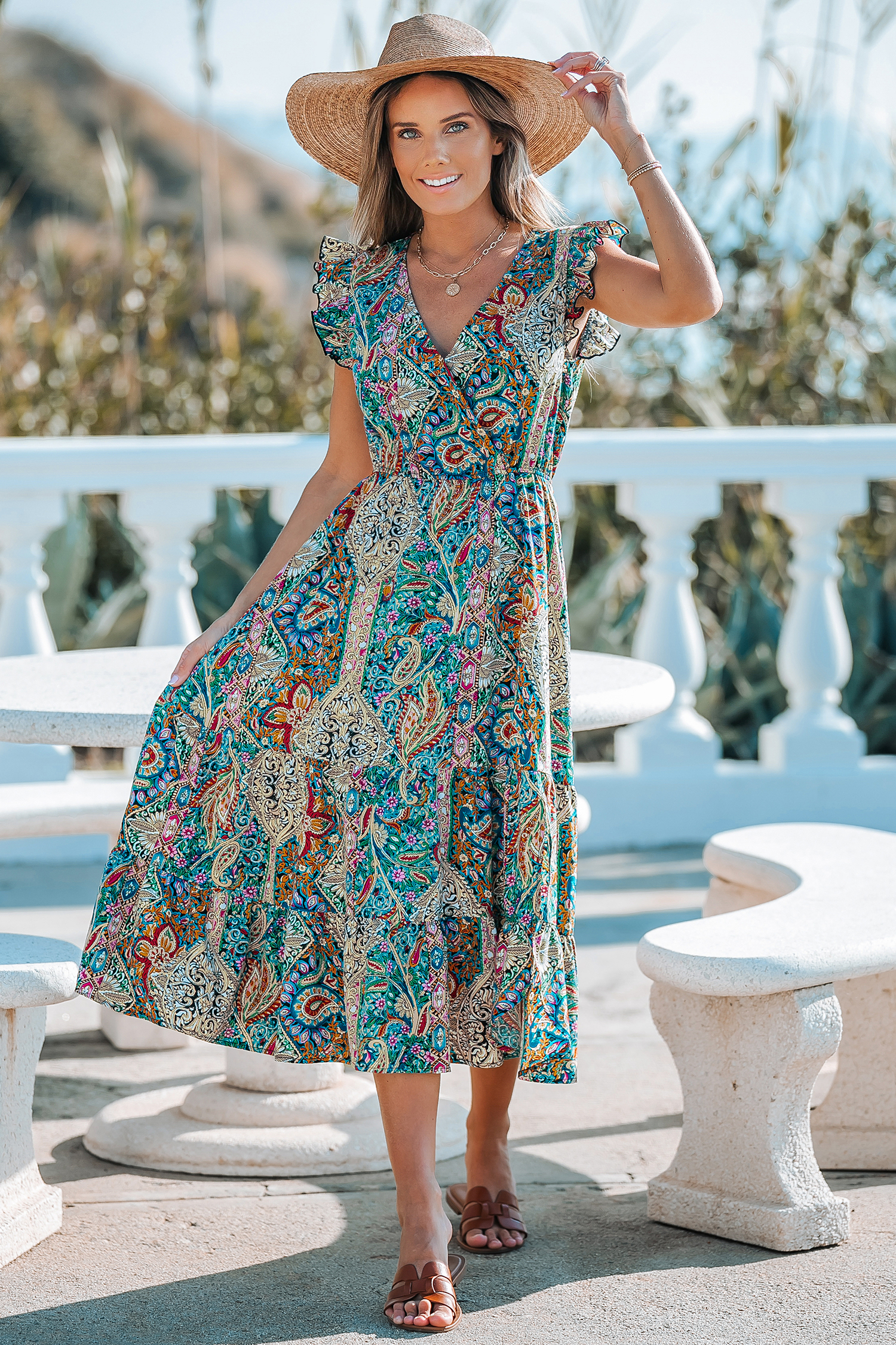 Robe avec col surplis et manches à volants paisley