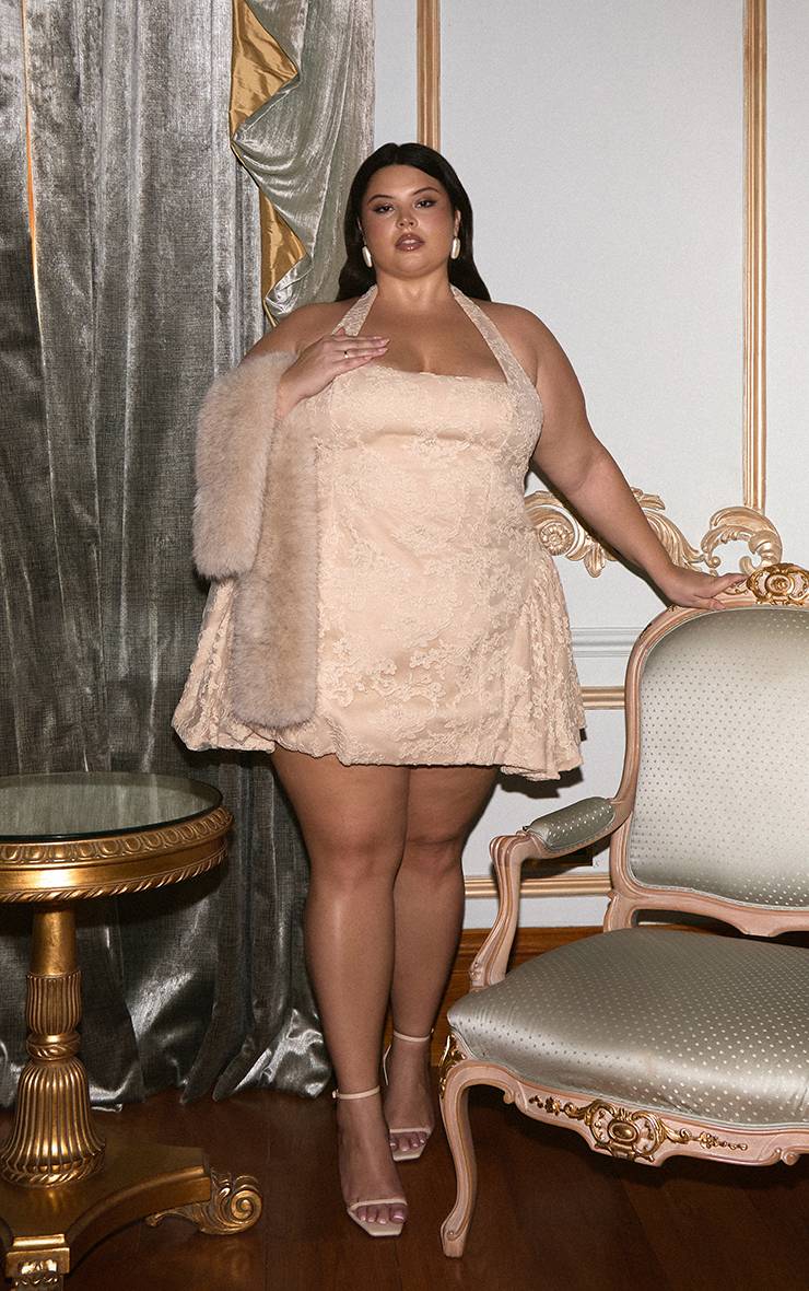 Light Nude Robe Mini Grande Taille À Col Licou En Dentelle Crochet Florale