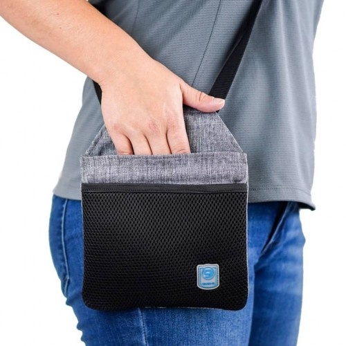 Bolsa preta para treinamento de cães com petiscos