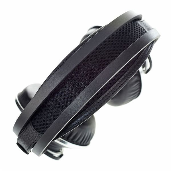 AKG K-872