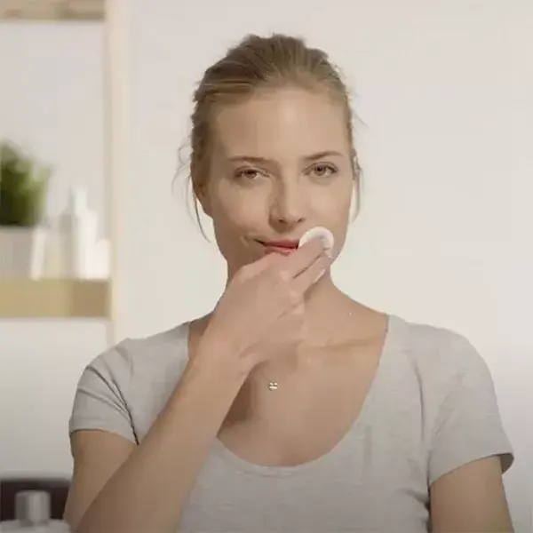 Solução de Água Micelar 4 em 1 ISDIN para Limpeza Facial 400ml