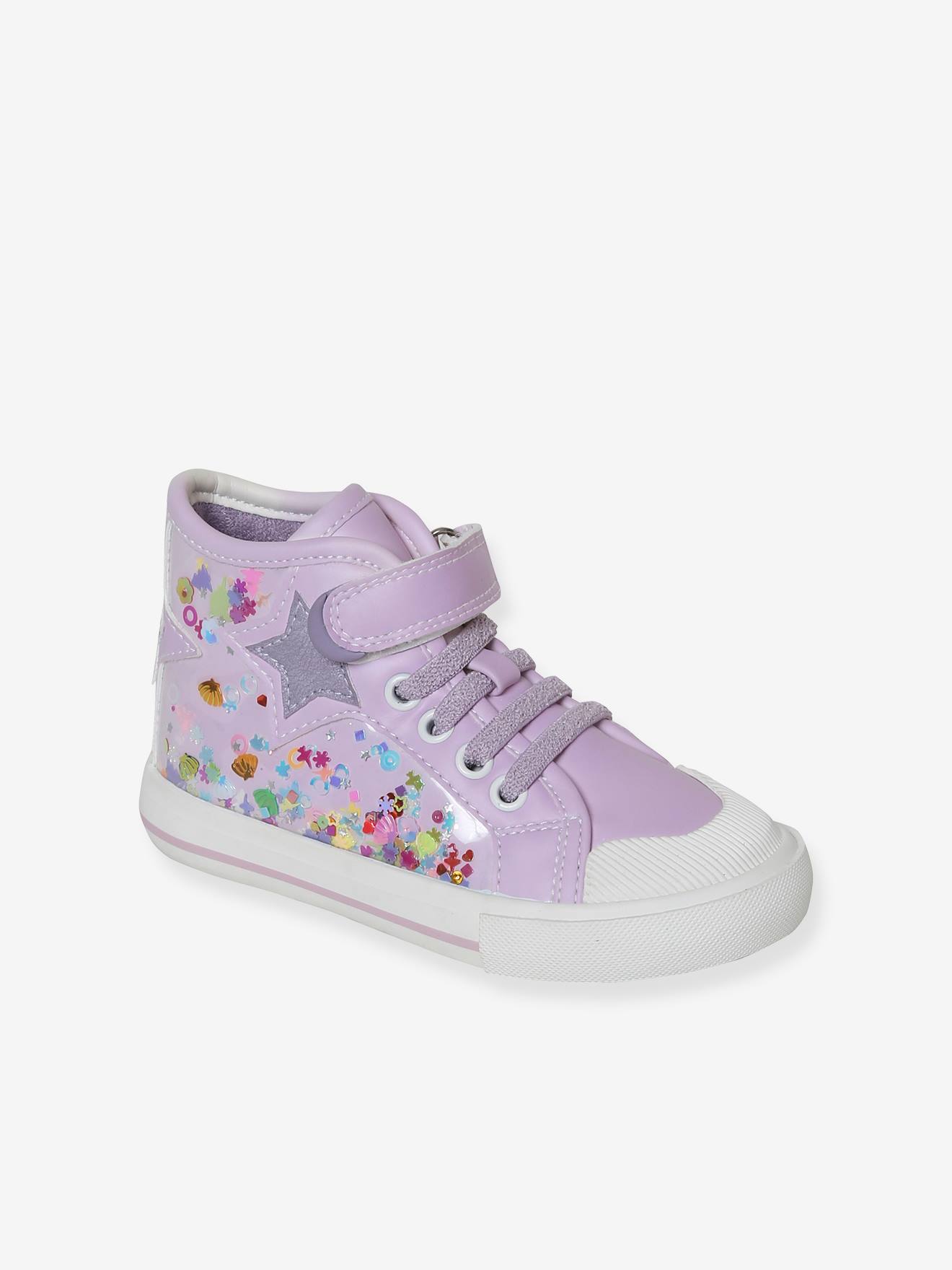 Tênis de cano alto para meninas, desenhados para promover a independência, na cor lilás.