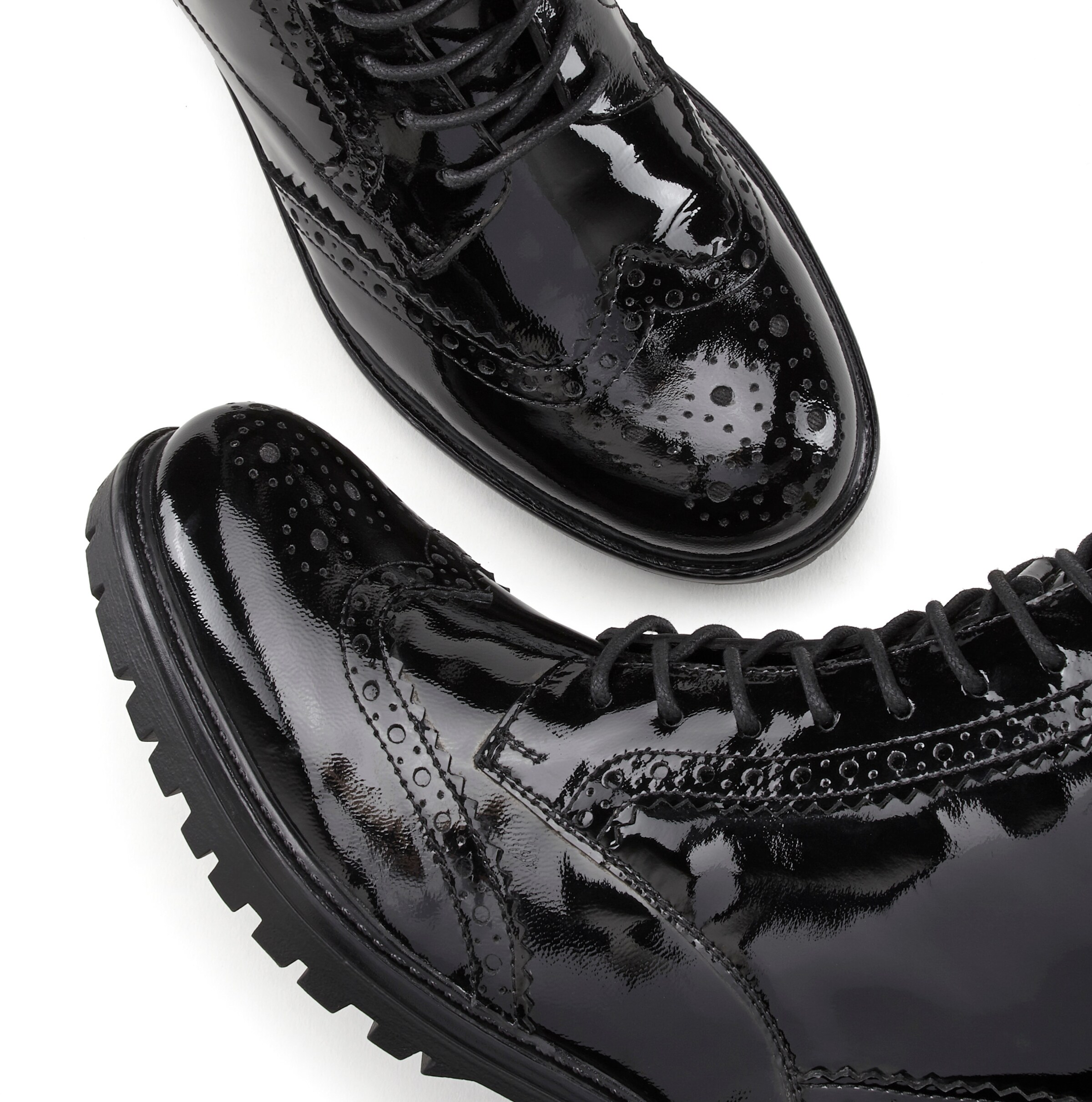 LASCANA Schnürboots in schwarz-shiny