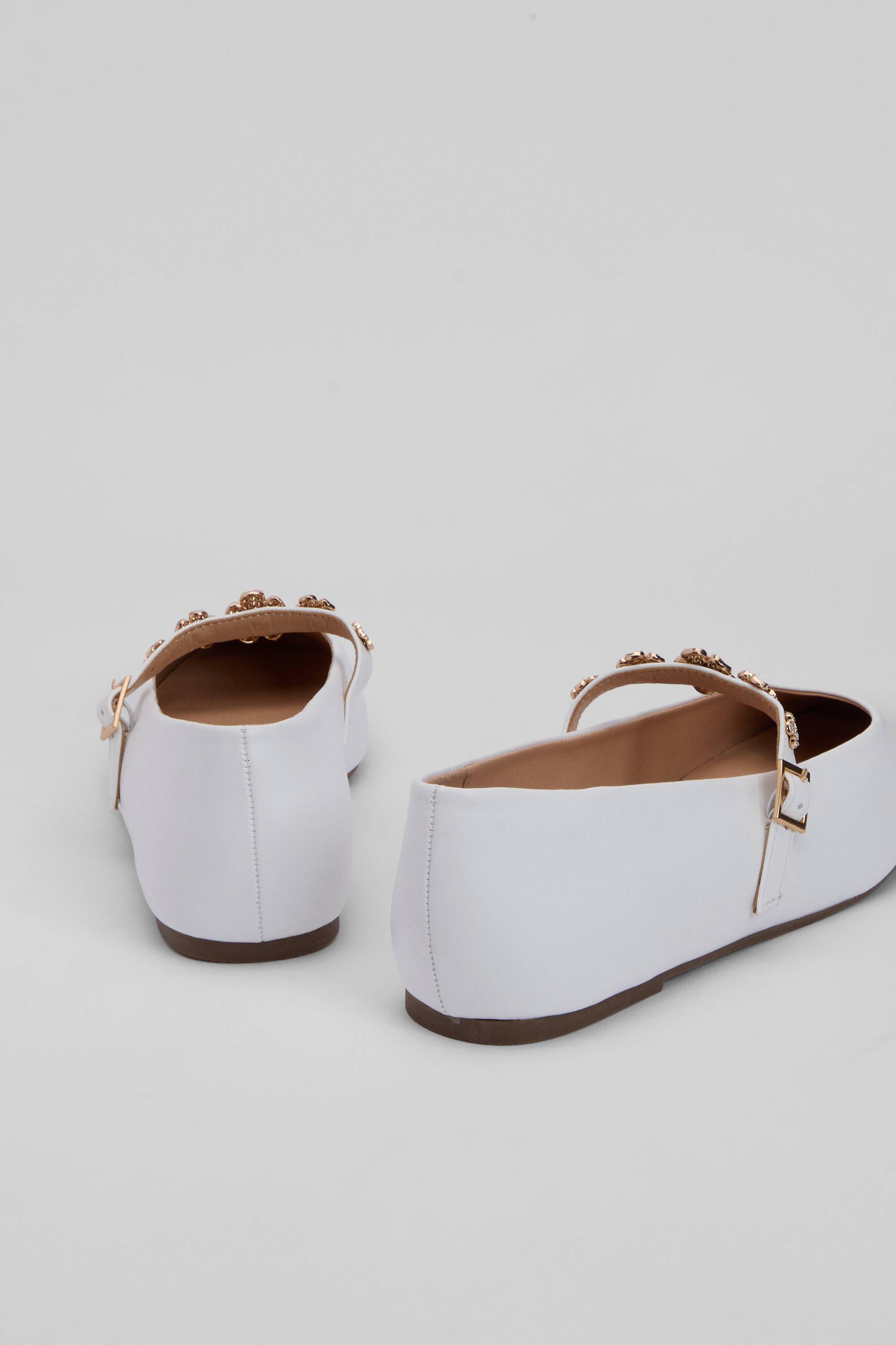 Oasis Ballerines Style Salomé Jem En Synthétique Avec Détail Broche Fleur