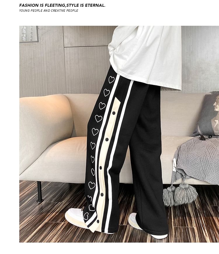 Nikoflin - Joggingbroek met rechte pijpen en hartjesprint, knoopsluiting en middelhoge taille