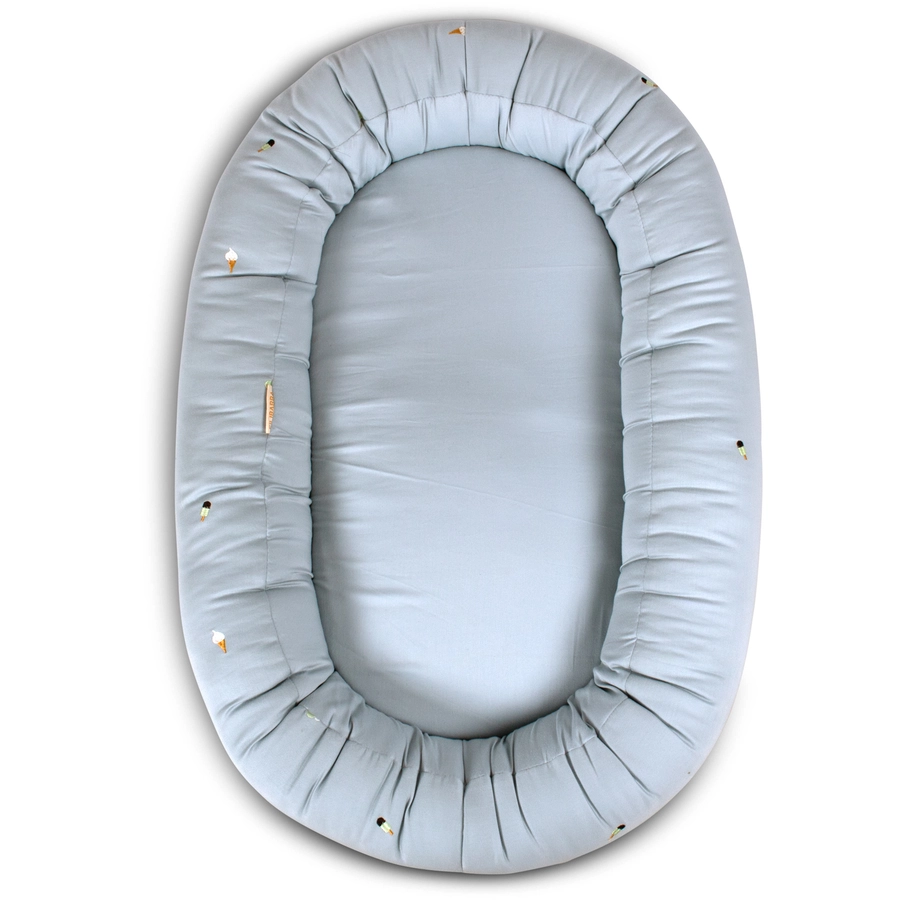 Filibabba Babynest 2. Generation – Cool Summer Stickerei – Pearl Blue