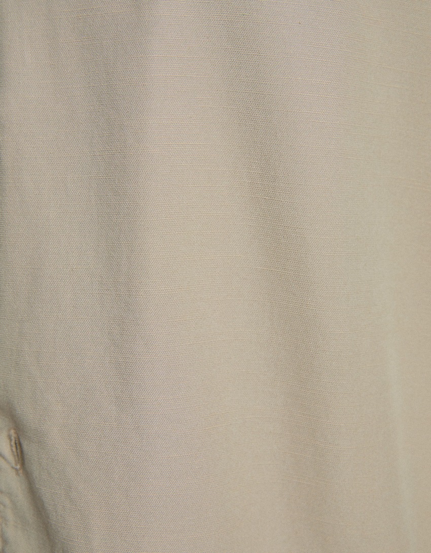 Camisa rústica de manga curta e modelagem relaxada