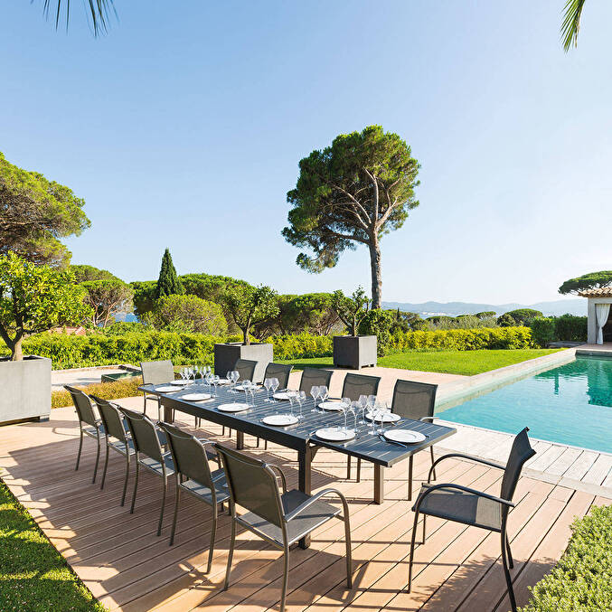 Ensemble table de jardin extensible + 12 fauteuils empilables PIAZZA Graphite
