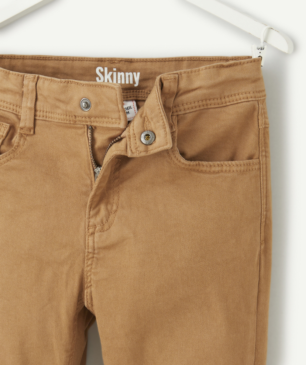 PANTALON SKINNY GARÇON EN FIBRES RECYCLÉES ET DENIM MARRON