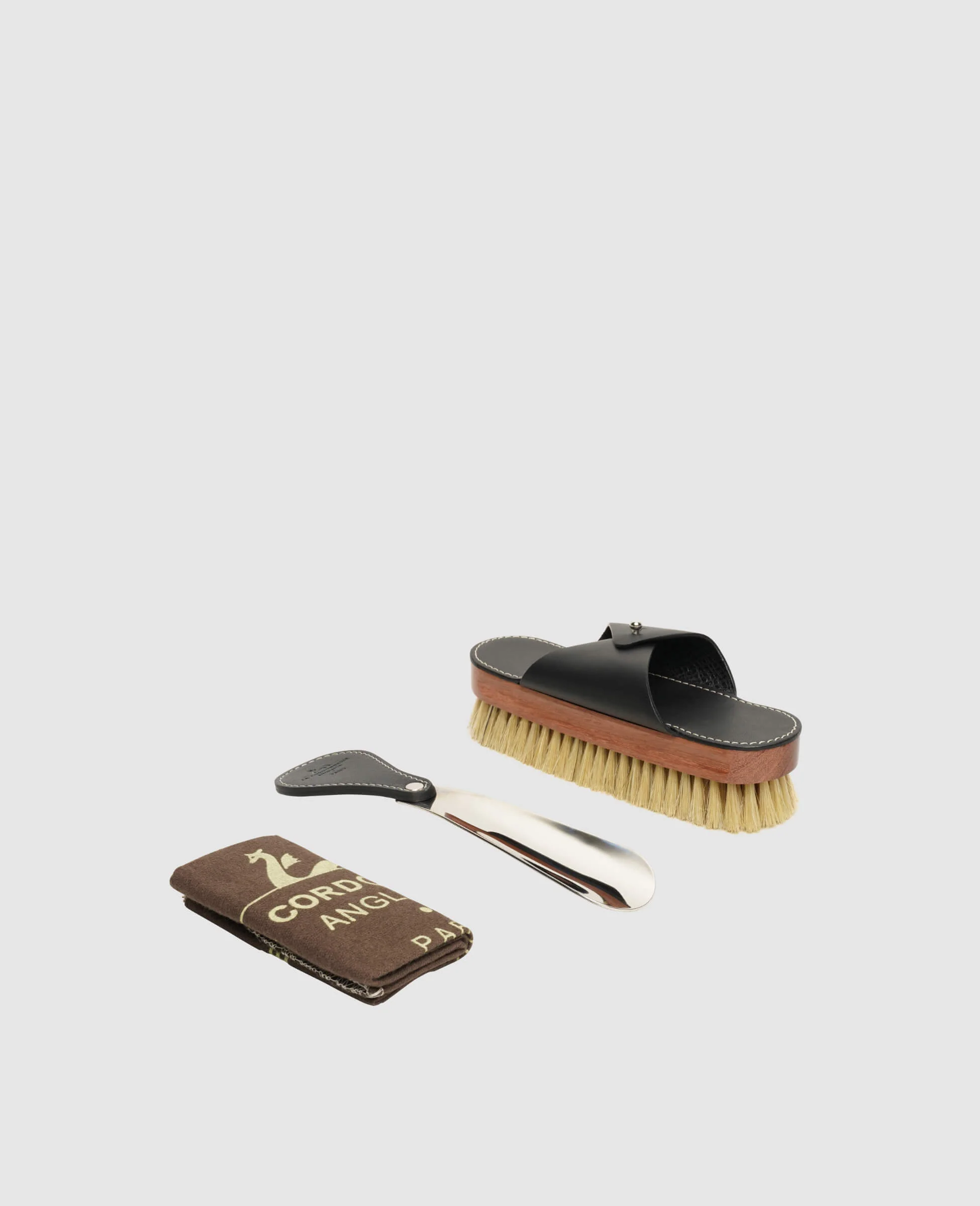 Saphir travel brush