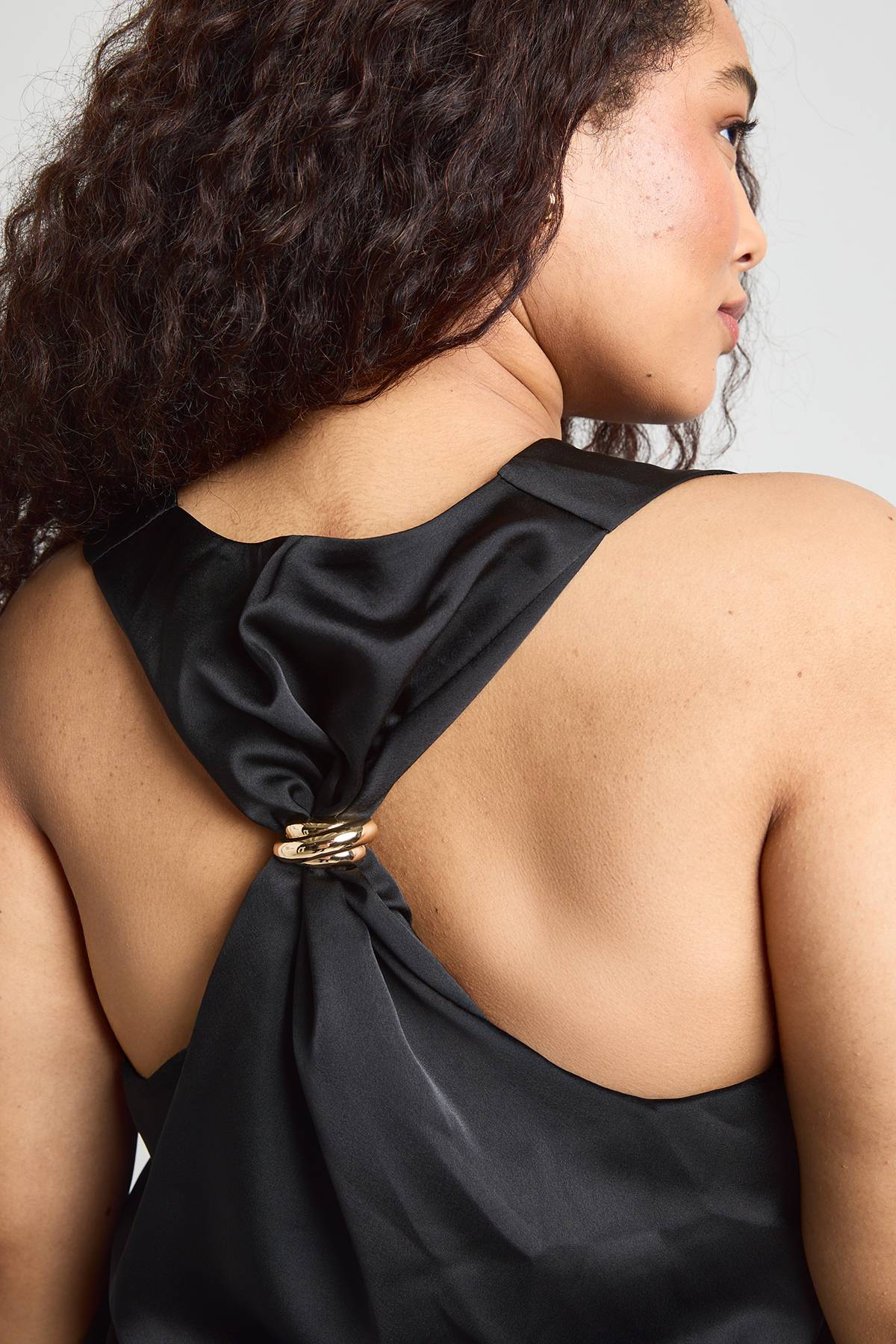 boohoo Top Caraco Dos Nageur Grande Taille Satiné Avec Finitions Dorées