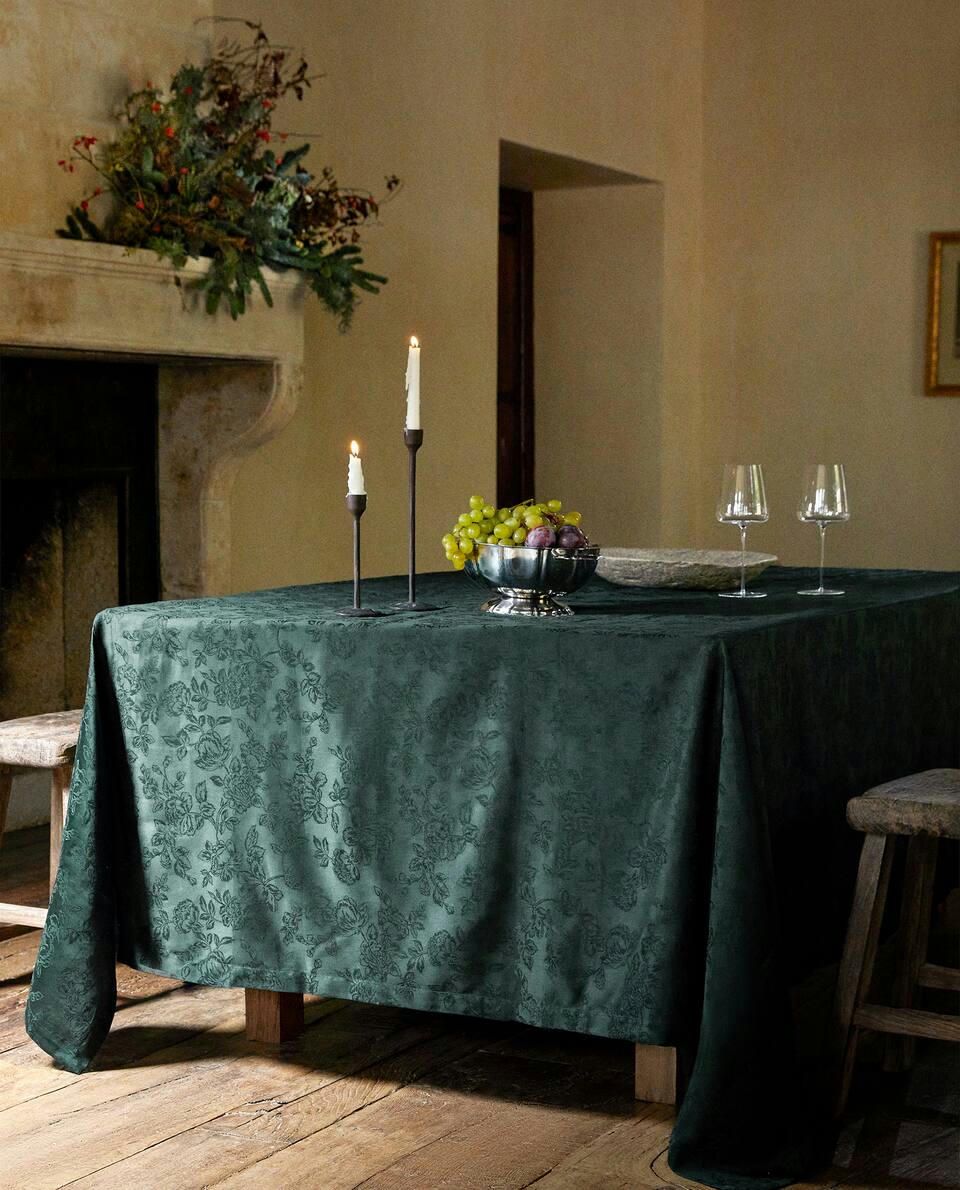 TOALHA DE MESA JACQUARD COM ESTAMPA FLORAL DE NATAL