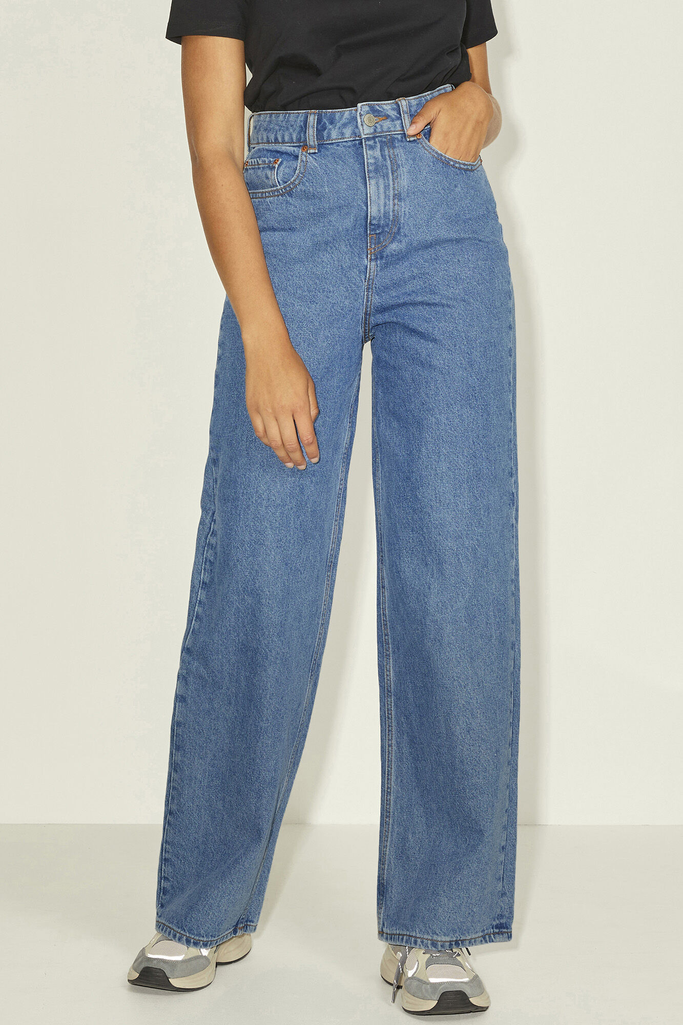calças jeans de perna larga