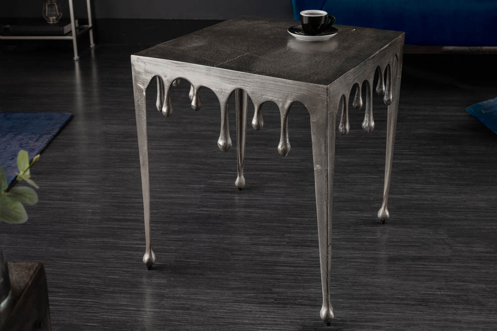 Extravaganter Couchtisch LIQUID LINE L 46cm silber Tropfen-Design
